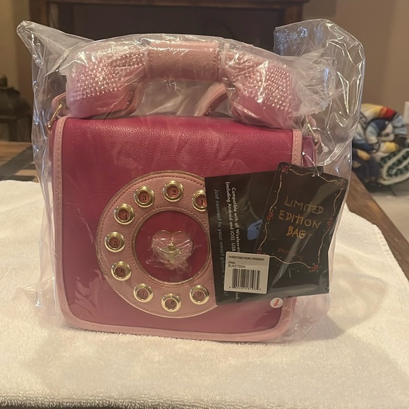 NWT!! Betsey Johnson Call Me Baby purse - Picture 2 of 3